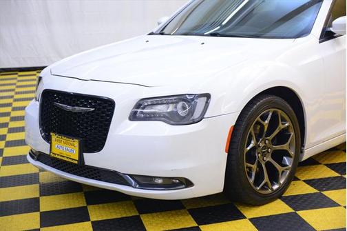 2016 Chrysler 300 S