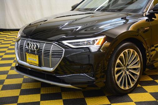 2019 Audi e-tron Premium Plus