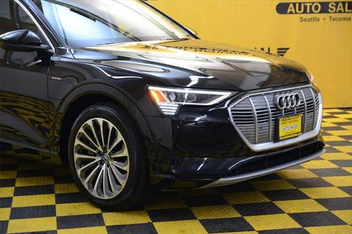 2019 Audi e-tron Premium Plus