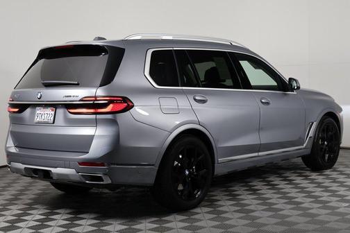2025 BMW X7 xDrive40i