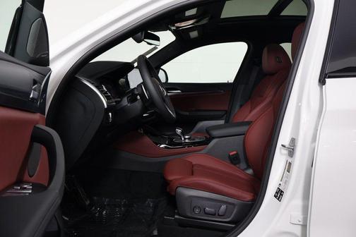2025 BMW X4 xDrive30i