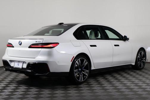 2026 BMW 740 i