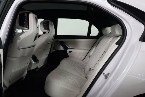 2026 BMW 740 i