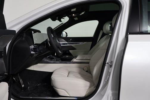 2026 BMW 740 i