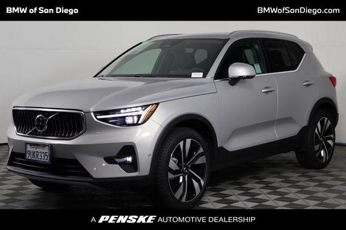 2025 Volvo XC40 B5 Ultra Bright Theme