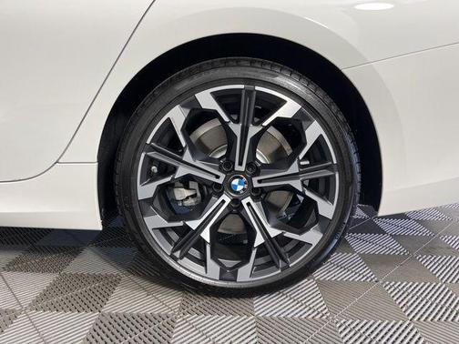 2025 BMW 330 i