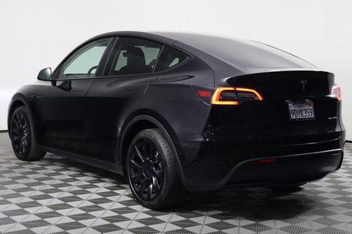 2022 Tesla Model Y Long Range Dual Motor All-Wheel Drive