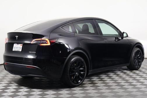2022 Tesla Model Y Long Range Dual Motor All-Wheel Drive