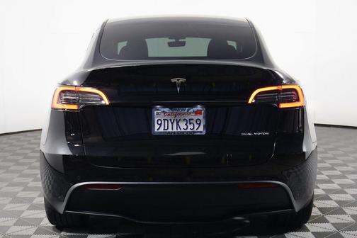 2022 Tesla Model Y Long Range Dual Motor All-Wheel Drive
