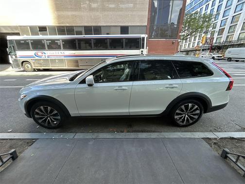 2021 Volvo V90 Cross Country T6