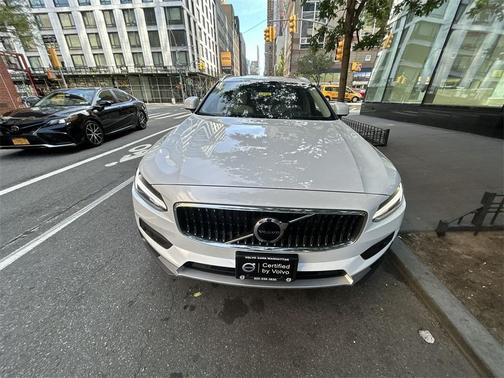 2021 Volvo V90 Cross Country T6