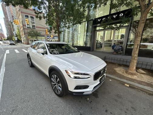 2021 Volvo V90 Cross Country T6
