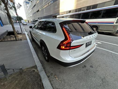 2021 Volvo V90 Cross Country T6