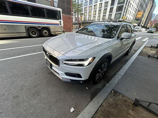 2021 Volvo V90 Cross Country T6