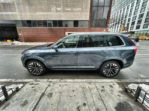 2025 Volvo XC90 B6 Plus 7-Seater