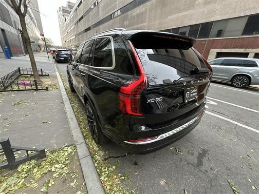 2025 Volvo XC90 B6 Plus 7-Seater