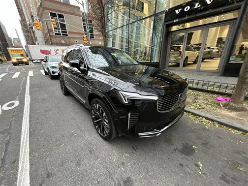 2025 Volvo XC90 B6 Plus 7-Seater