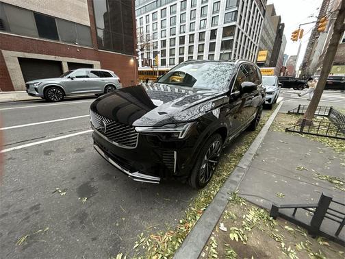 2025 Volvo XC90 B6 Plus 7-Seater