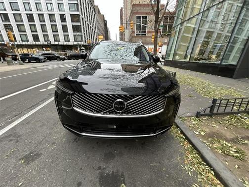 2025 Volvo XC90 B6 Plus 7-Seater