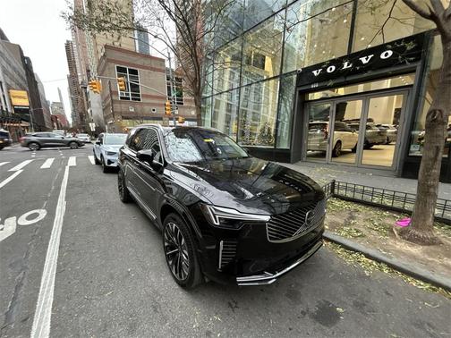 2025 Volvo XC90 B6 Plus 7-Seater