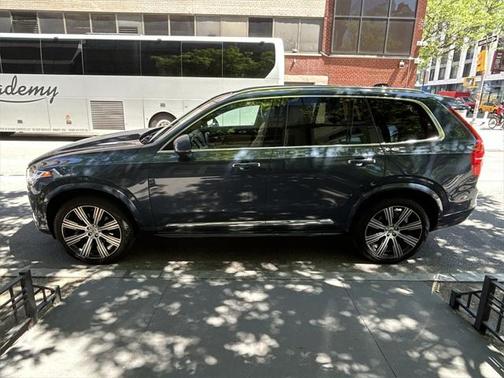2022 Volvo XC90 T6 Inscription