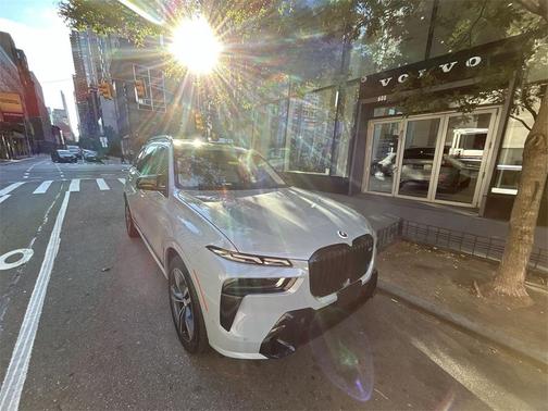 2023 BMW X7 M60i