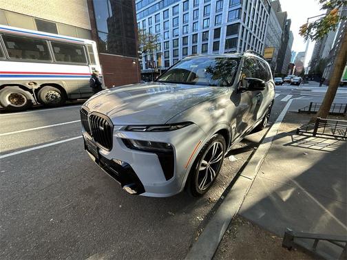 2023 BMW X7 M60i