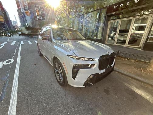 2023 BMW X7 M60i