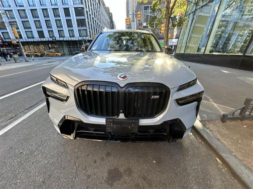 2023 BMW X7 M60i