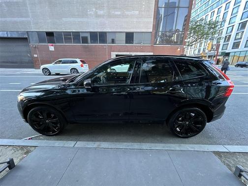 2024 Volvo XC60 Recharge Plug-In Hybrid T8 Ultimate Black Edition