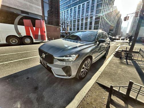 2025 Volvo XC60 B5 Plus