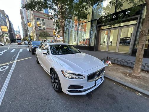 2025 Volvo S90 Plug-In Hybrid T8 Ultra