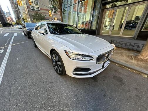 2025 Volvo S90 Plug-In Hybrid T8 Ultra