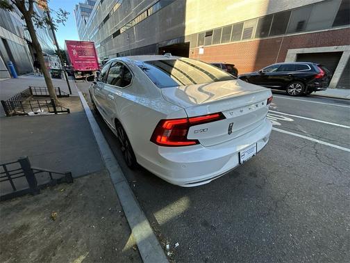 2025 Volvo S90 Plug-In Hybrid T8 Ultra