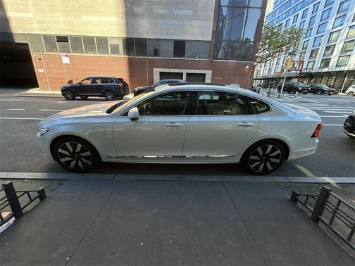 2025 Volvo S90 Plug-In Hybrid T8 Ultra