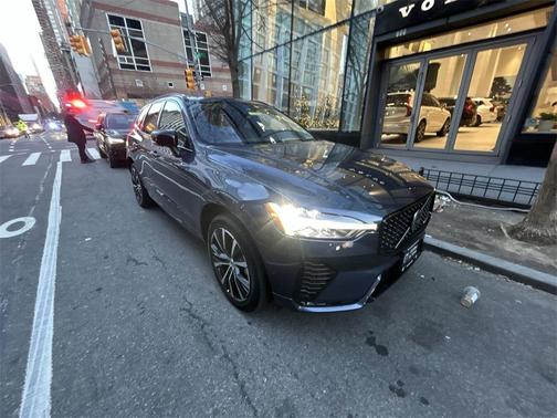 2025 Volvo XC60 B5 Plus