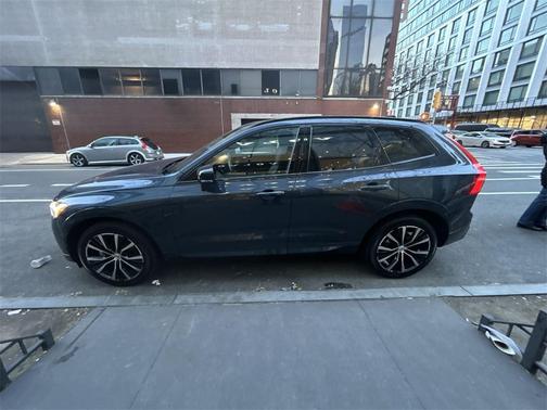 2025 Volvo XC60 B5 Plus
