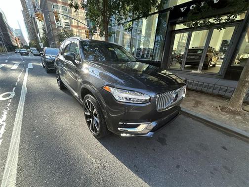 2024 Volvo XC90 B5 Plus Bright Theme