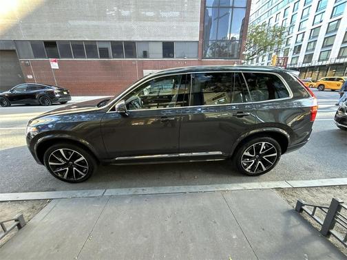 2024 Volvo XC90 B5 Plus Bright Theme