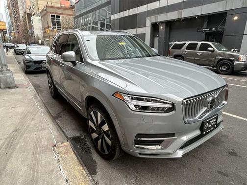2025 Volvo XC90 Plug-In Hybrid T8 Plus 7-Seater