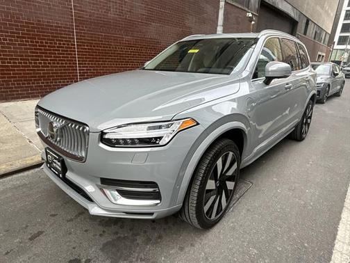 2025 Volvo XC90 Plug-In Hybrid T8 Plus 7-Seater