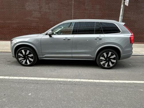 2025 Volvo XC90 Plug-In Hybrid T8 Plus 7-Seater