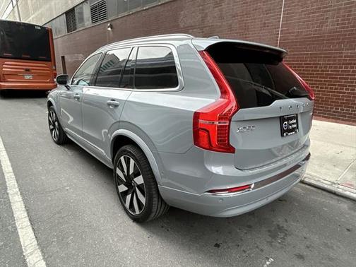 2025 Volvo XC90 Plug-In Hybrid T8 Plus 7-Seater