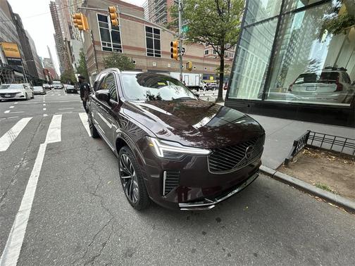 2025 Volvo XC90 B5 Plus 7-Seater
