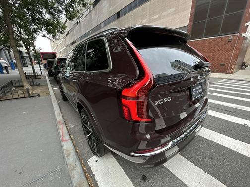2025 Volvo XC90 B5 Plus 7-Seater