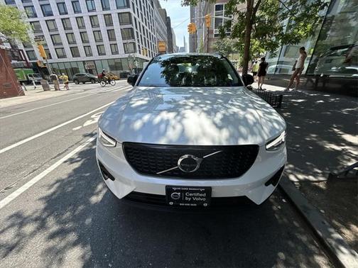 2023 Volvo XC40 B5 Plus Dark Theme