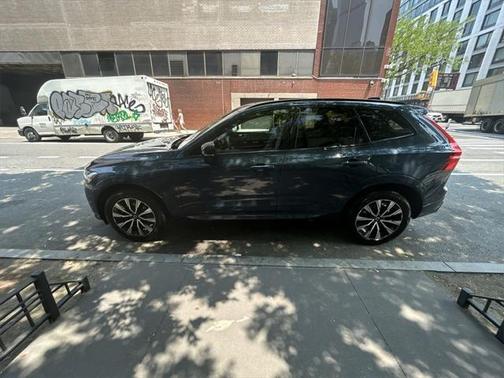 2024 Volvo XC60 B5 Plus Dark Theme