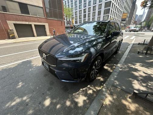 2024 Volvo XC60 B5 Plus Dark Theme