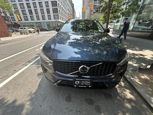 2024 Volvo XC60 B5 Plus Dark Theme