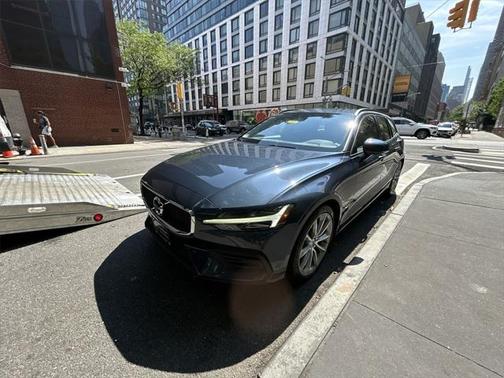 2020 Volvo V60 T6 Momentum